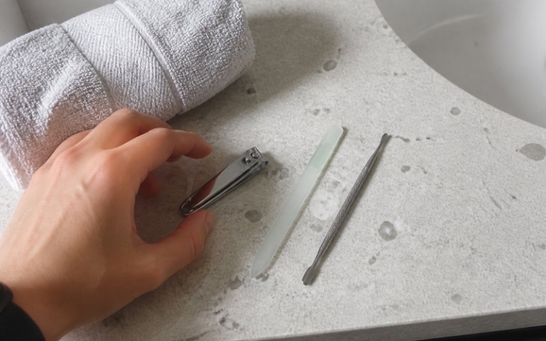Nagelpflegeset mit Feile und Zange